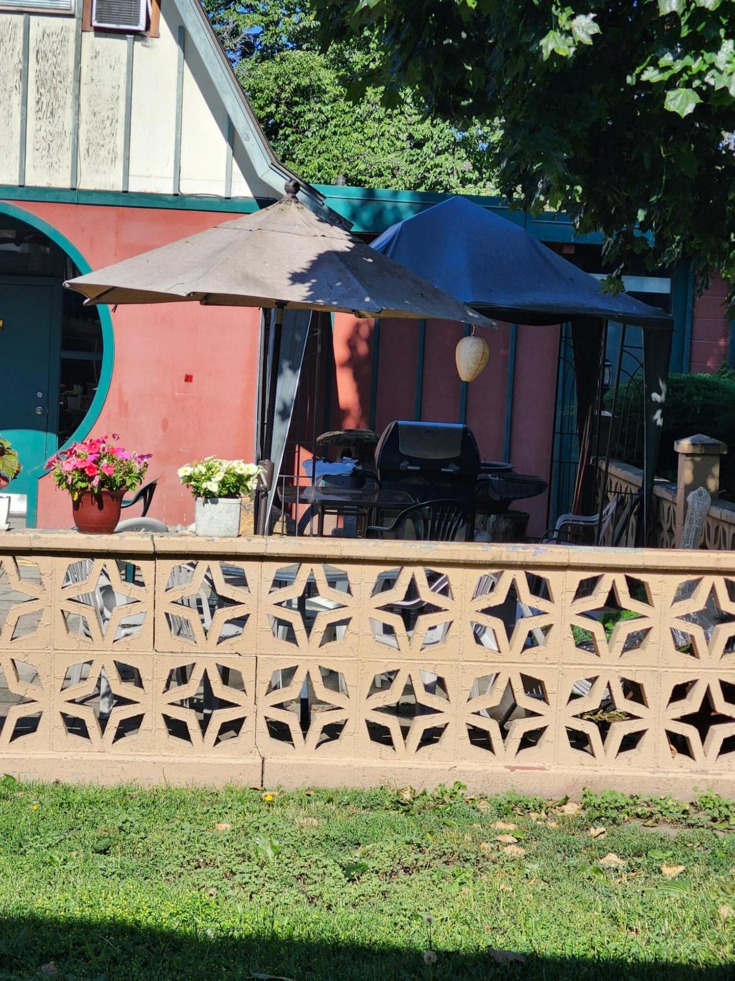 Tiki Village Inn Вернон Экстерьер фото